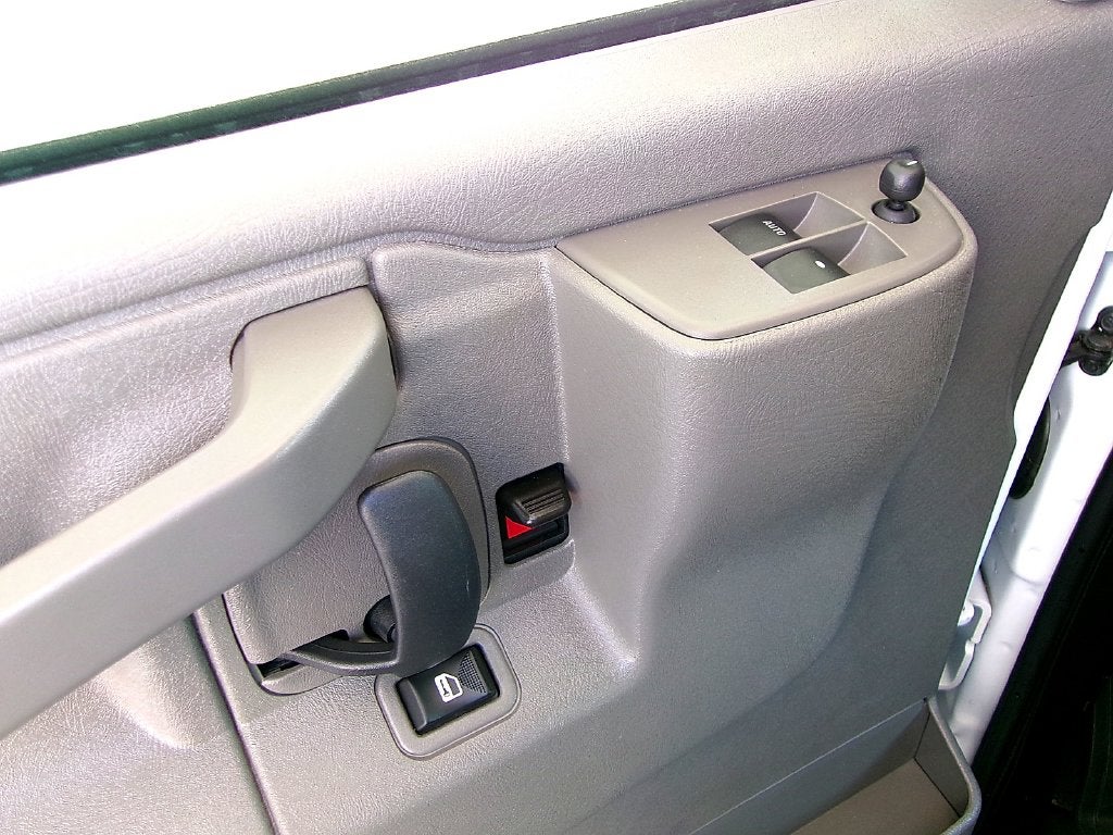 2024 Chevrolet Express 3500 LT Passenger