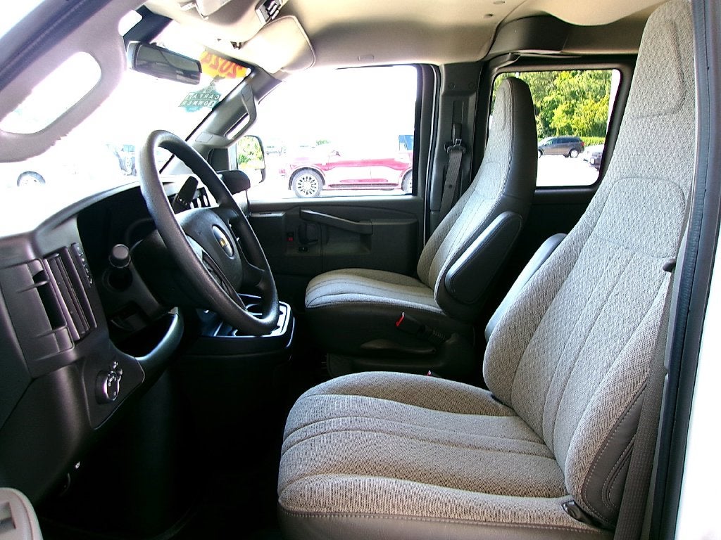 2024 Chevrolet Express 3500 LT Passenger