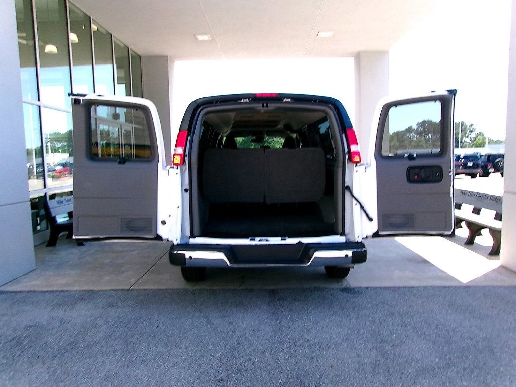 2024 Chevrolet Express 3500 LT Passenger