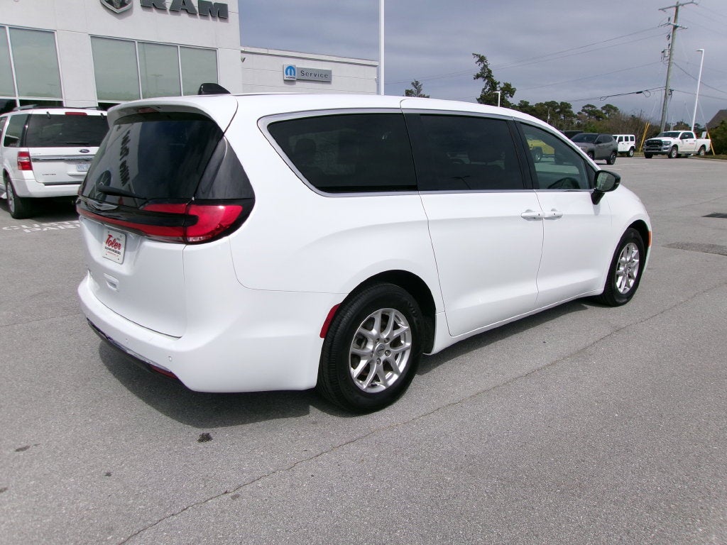 2025 Chrysler Pacifica Select