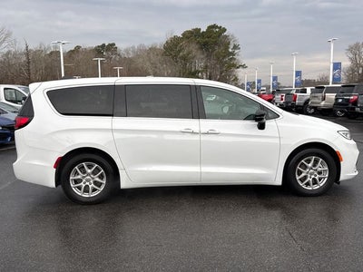 2025 Chrysler Pacifica Select