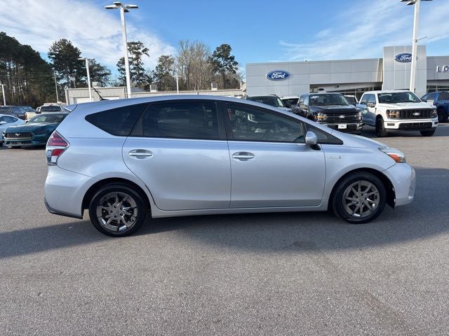 2016 Toyota Prius v Three