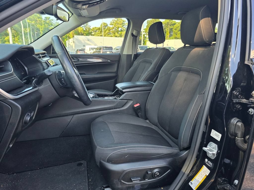2022 Jeep Grand Cherokee L Laredo 4x2