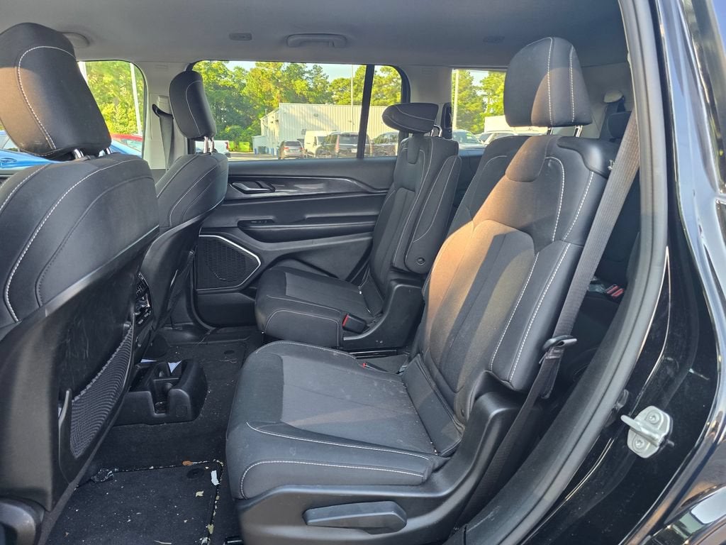 2022 Jeep Grand Cherokee L Laredo 4x2