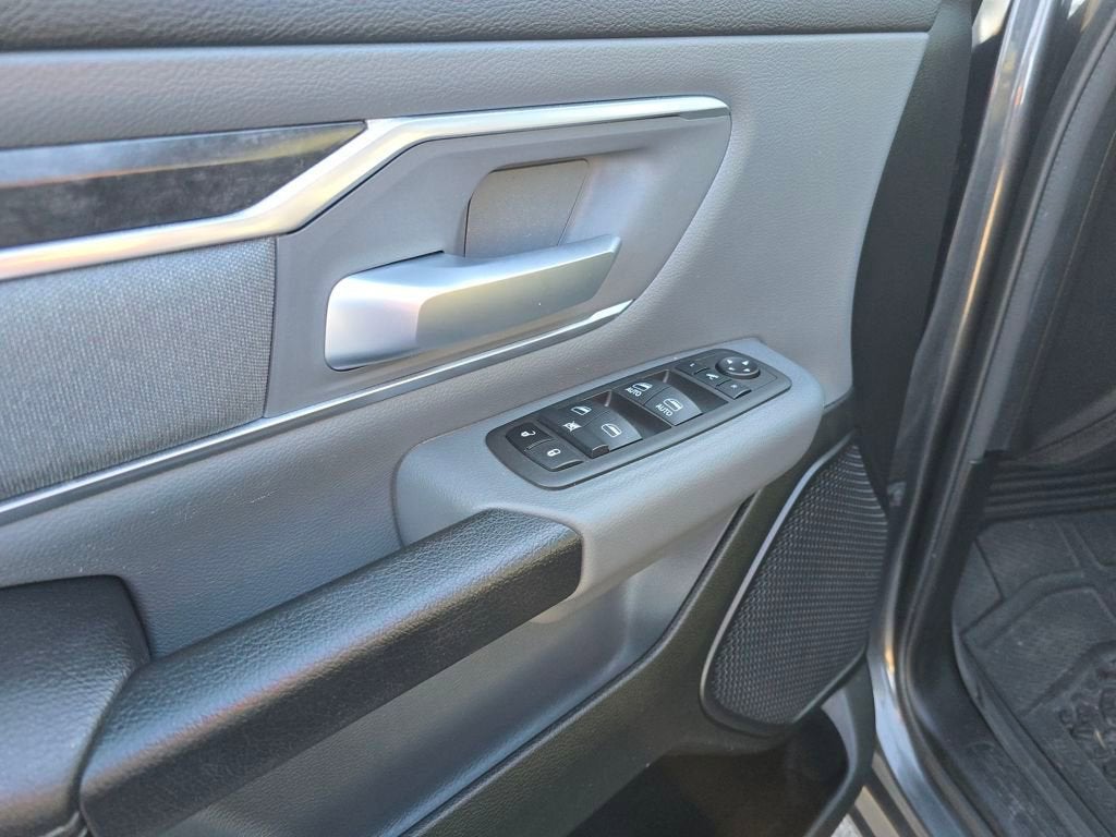 2022 RAM 1500 Big Horn Crew Cab 4x4 5'7" Box