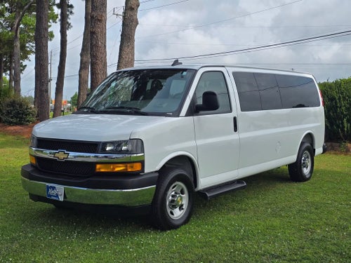2025 Chevrolet Express Passenger 1LT