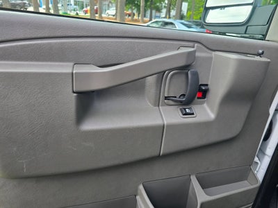 2025 Chevrolet Express Passenger 1LT