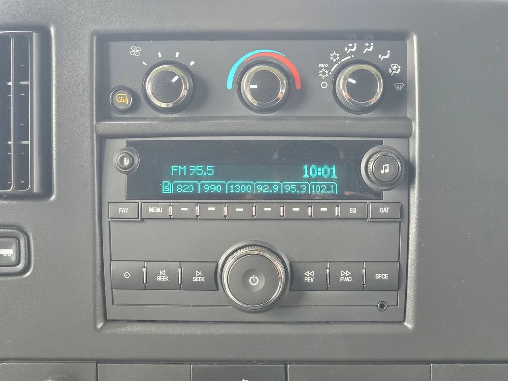 2025 Chevrolet Express Passenger 1LT