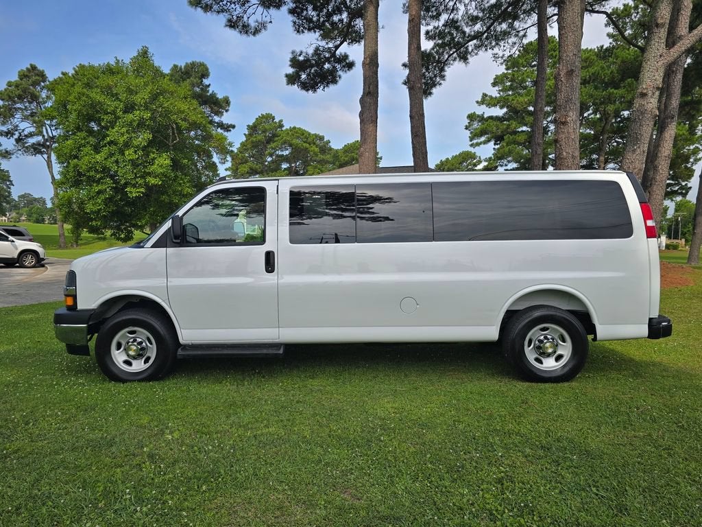 2025 Chevrolet Express Passenger 1LT