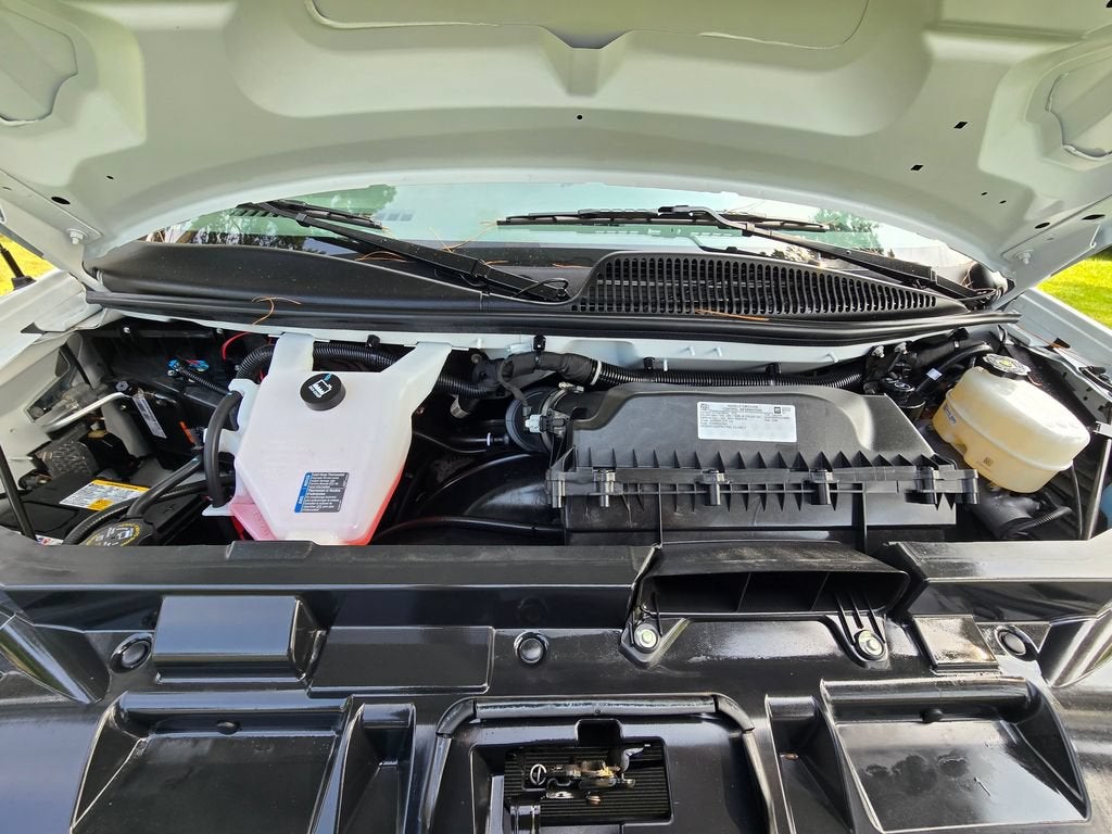 2025 Chevrolet Express Passenger 1LT