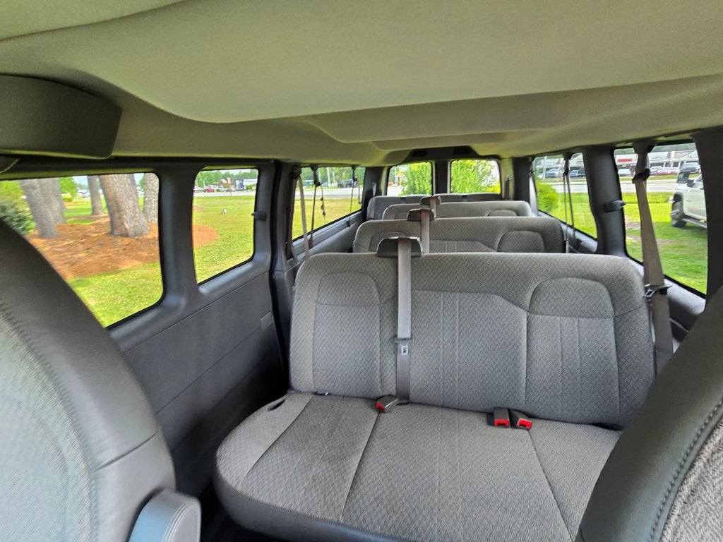 2025 Chevrolet Express Passenger 1LT