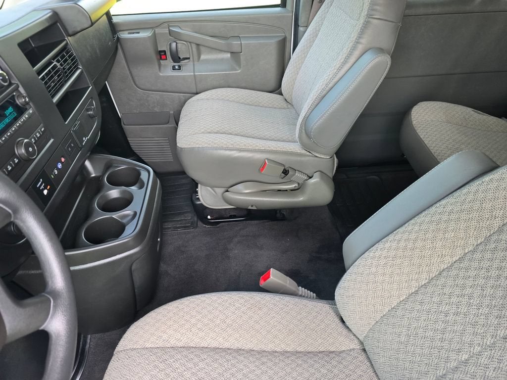 2025 Chevrolet Express Passenger 1LT