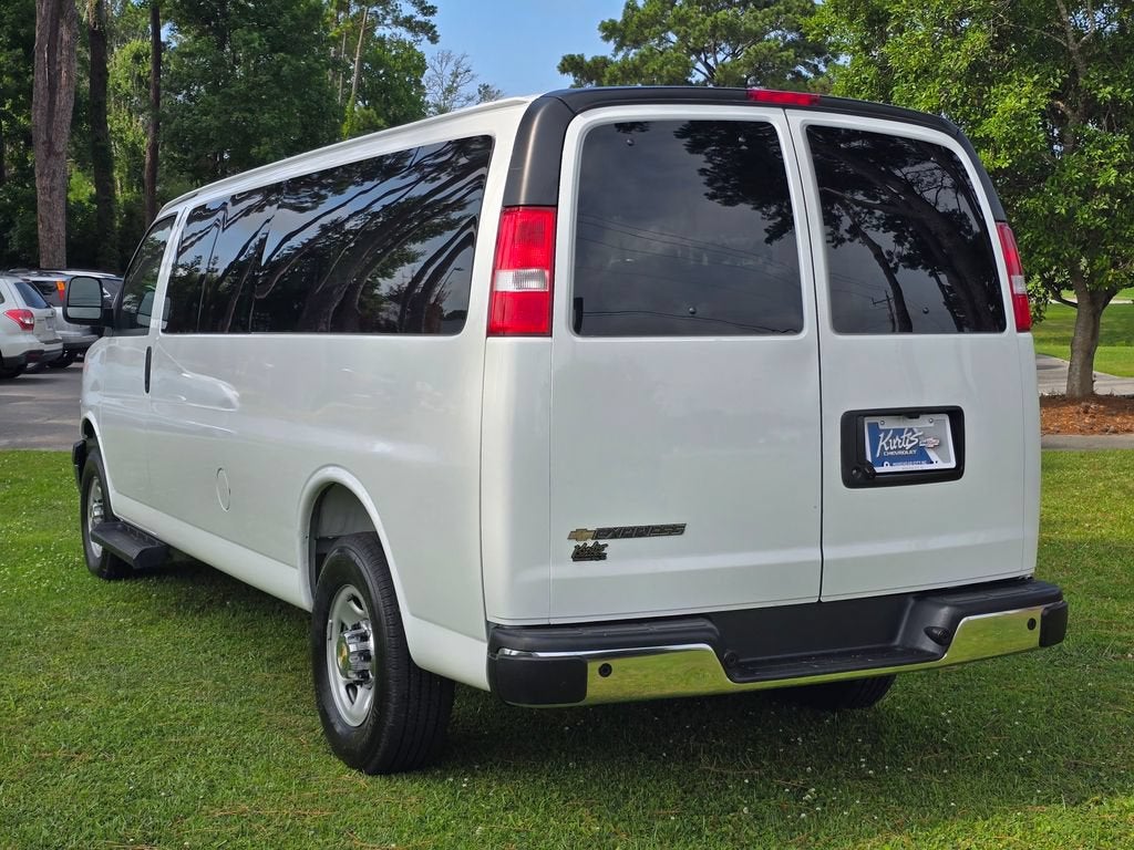 2025 Chevrolet Express Passenger 1LT