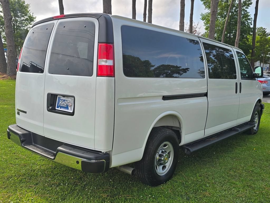 2025 Chevrolet Express Passenger 1LT