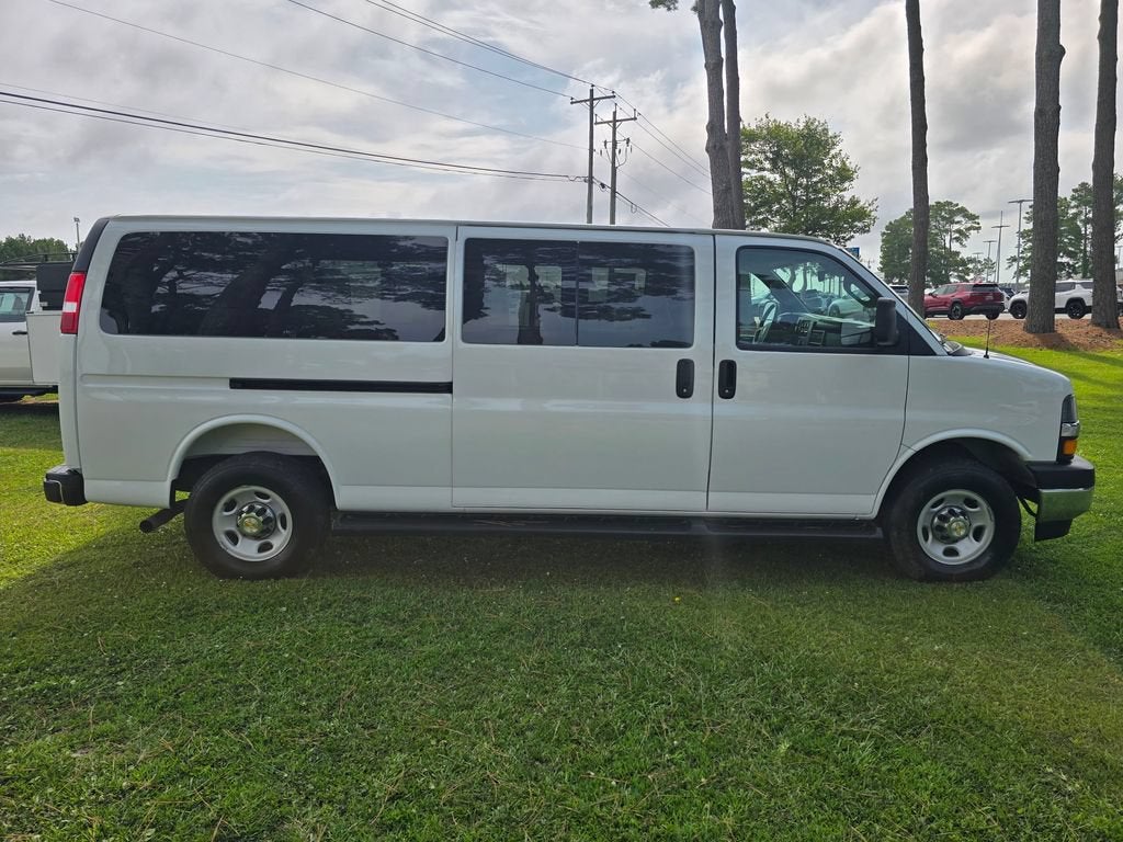 2025 Chevrolet Express Passenger 1LT