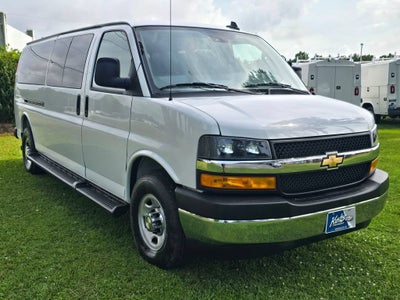 2025 Chevrolet Express Passenger 1LT