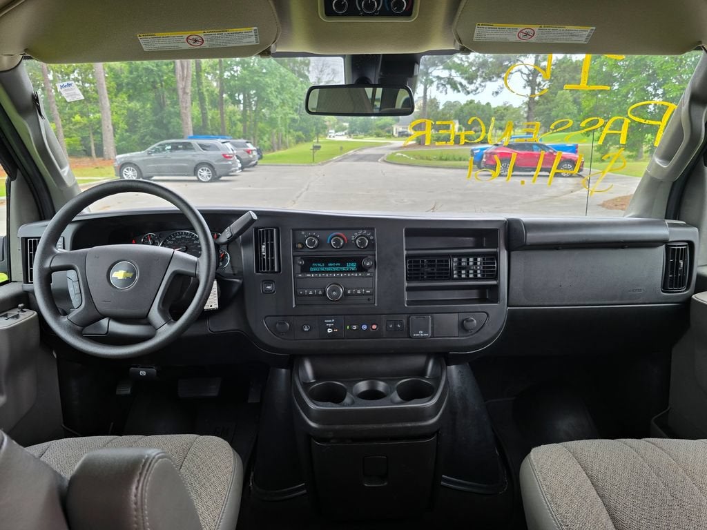 2025 Chevrolet Express Passenger 1LT