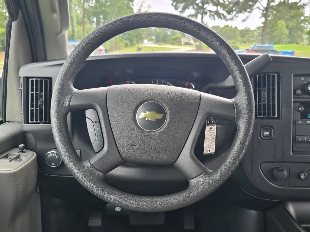 2025 Chevrolet Express Passenger 1LT