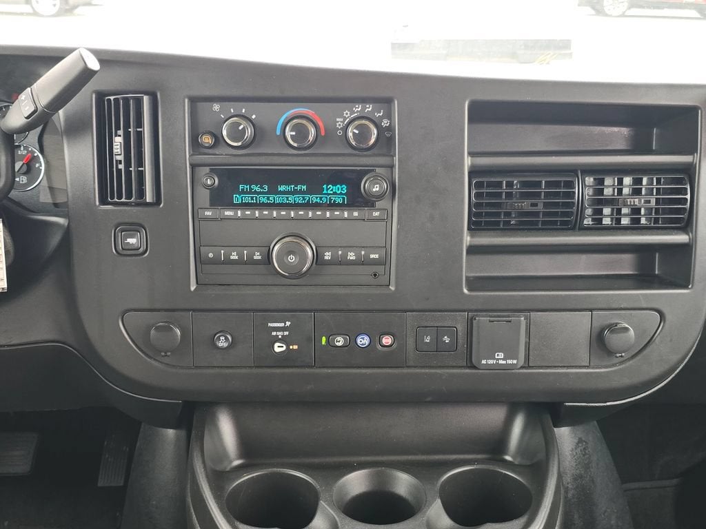 2025 Chevrolet Express Passenger 1LT