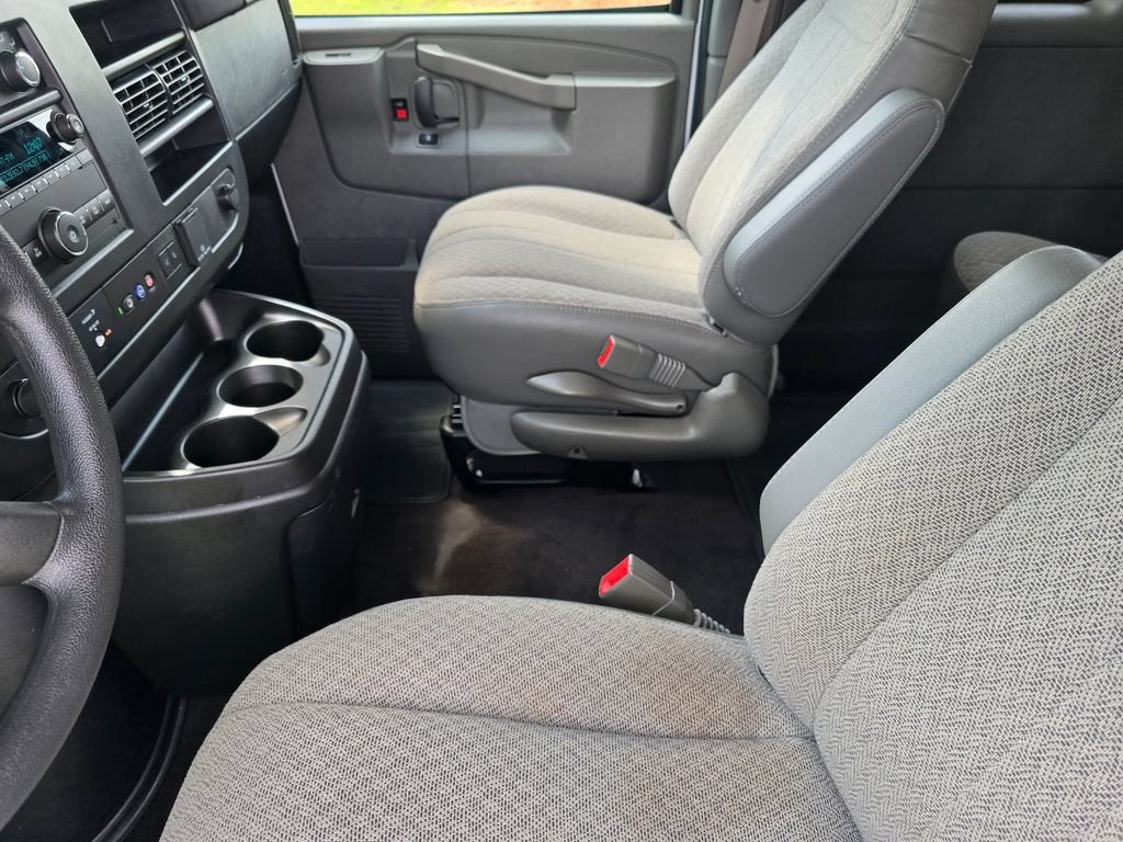 2025 Chevrolet Express Passenger 1LT