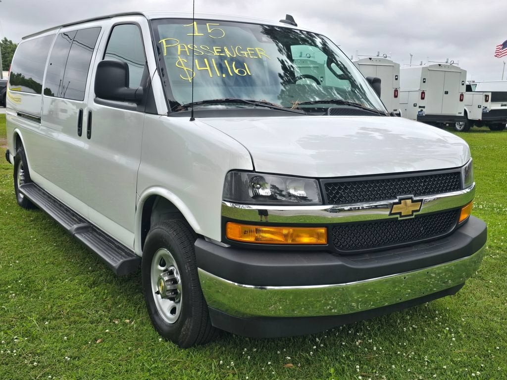 2025 Chevrolet Express Passenger 1LT