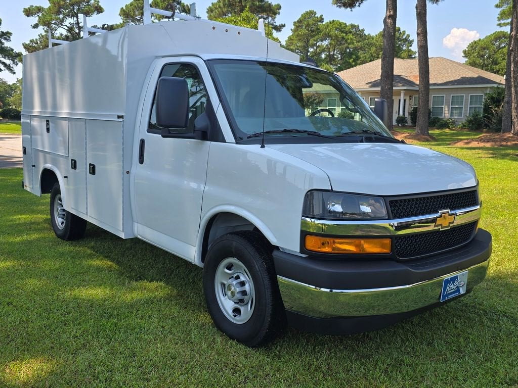 2025 Chevrolet Express Cutaway 3500 1WT