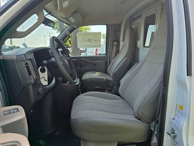 2025 Chevrolet Express Cutaway 3500 1WT