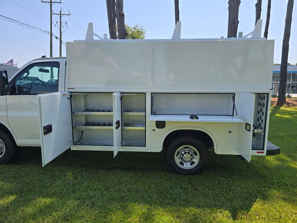 2025 Chevrolet Express Cutaway 3500 1WT