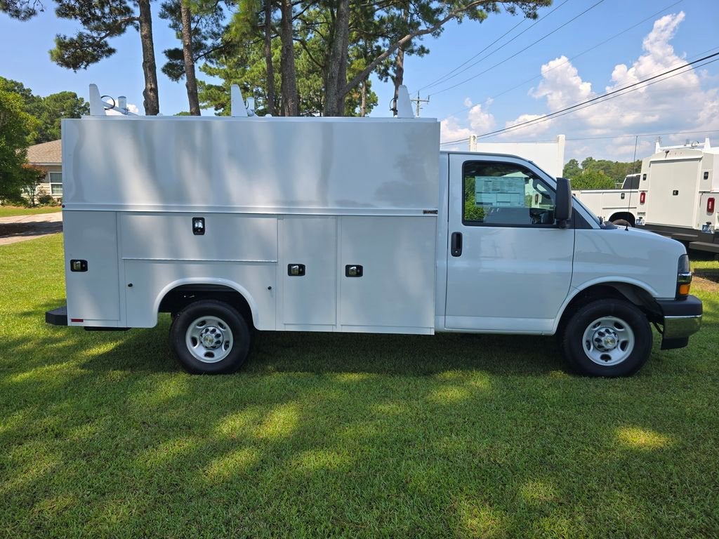 2025 Chevrolet Express Cutaway 3500 1WT