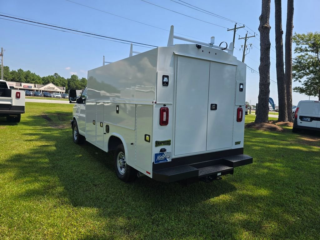 2025 Chevrolet Express Cutaway 3500 1WT