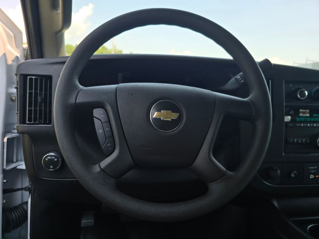 2025 Chevrolet Express Cutaway 3500 1WT