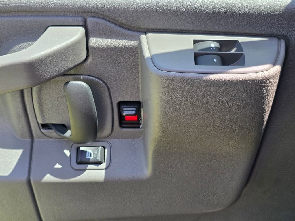 2025 Chevrolet Express Cutaway 3500 1WT