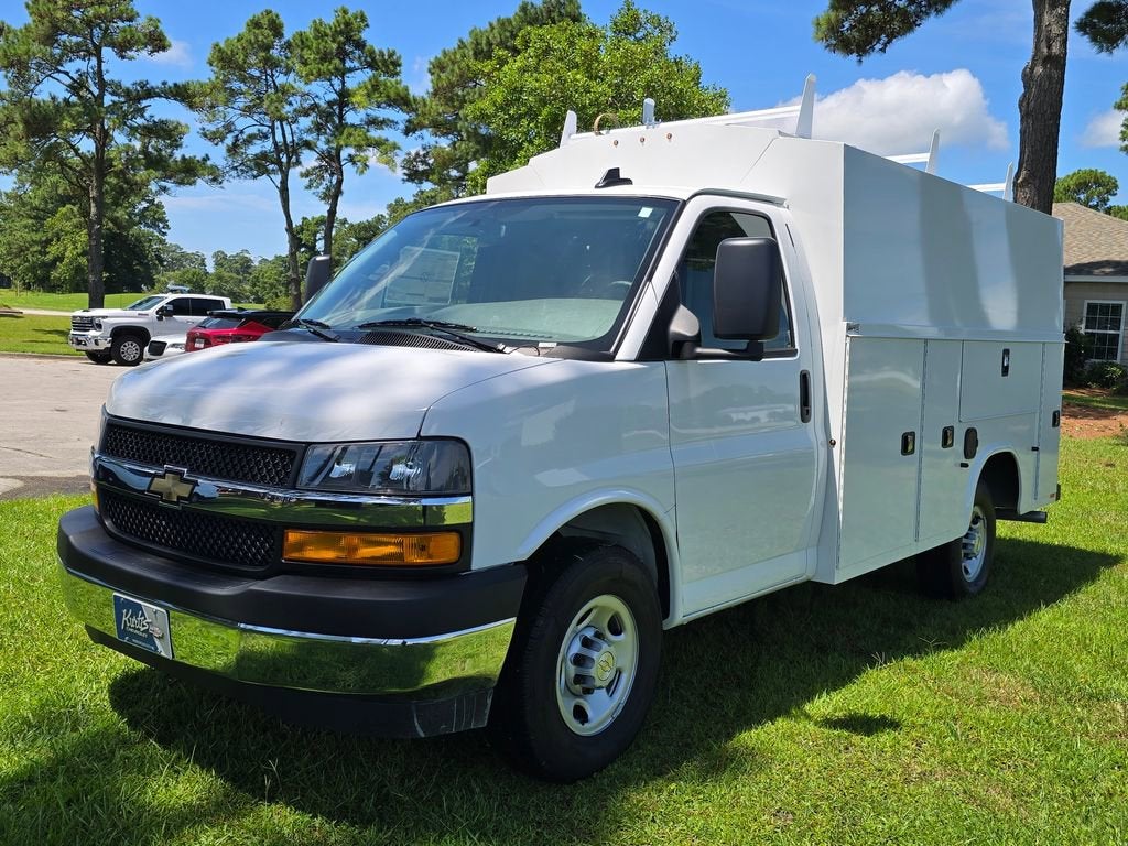 2025 Chevrolet Express Cutaway 3500 1WT