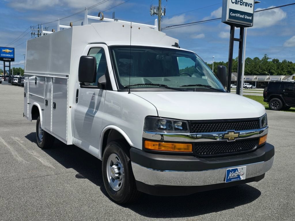 2025 Chevrolet Express Cutaway 3500 1WT