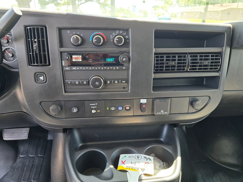 2025 Chevrolet Express Cutaway 3500 1WT