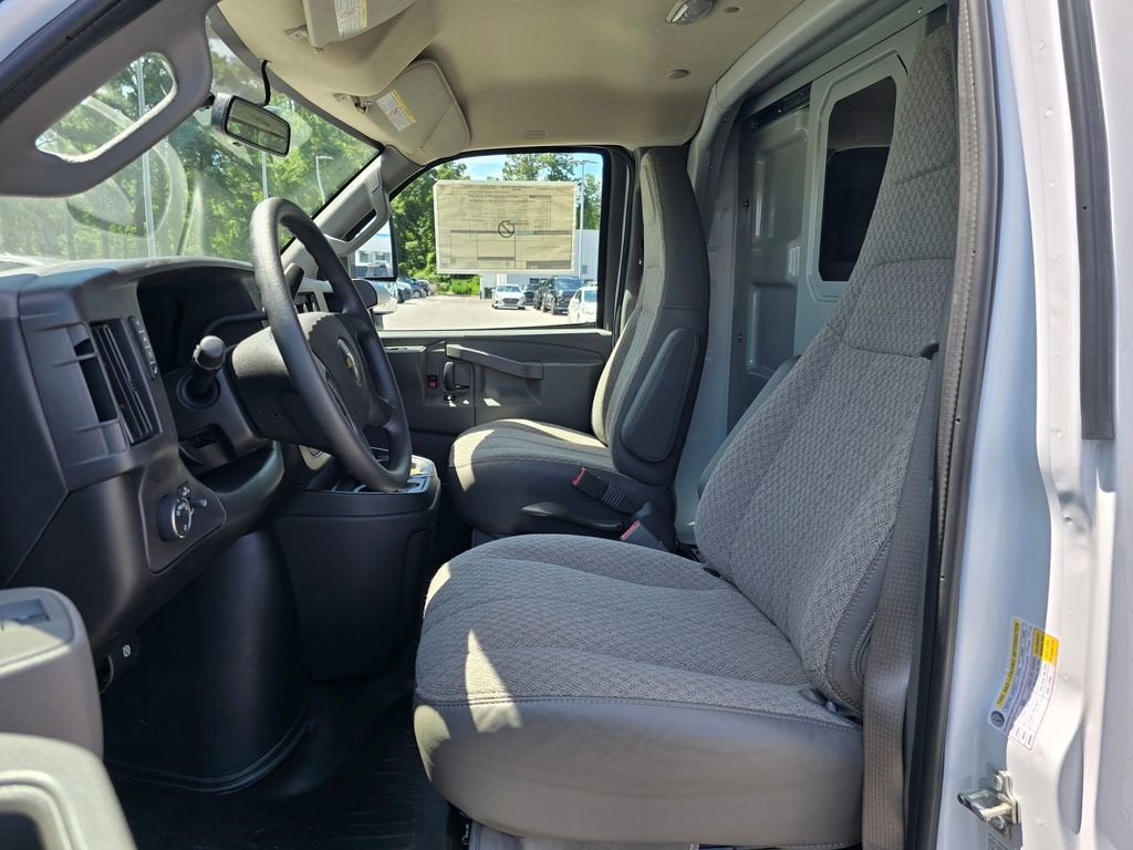 2025 Chevrolet Express Cutaway 3500 1WT