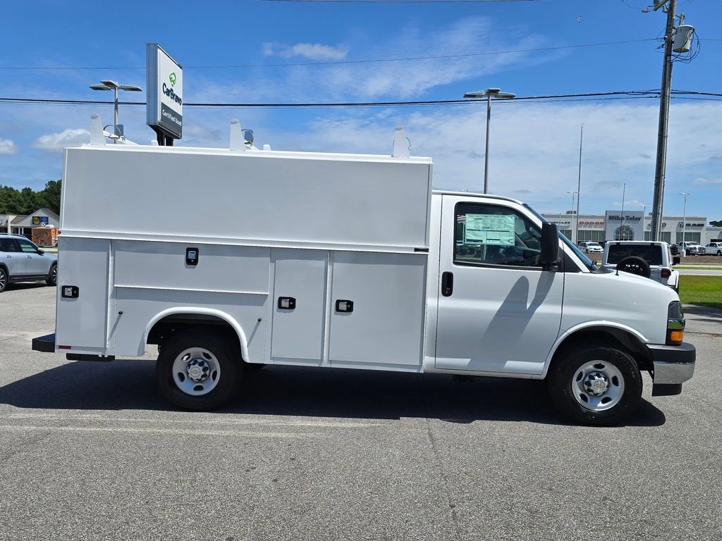 2025 Chevrolet Express Cutaway 3500 1WT