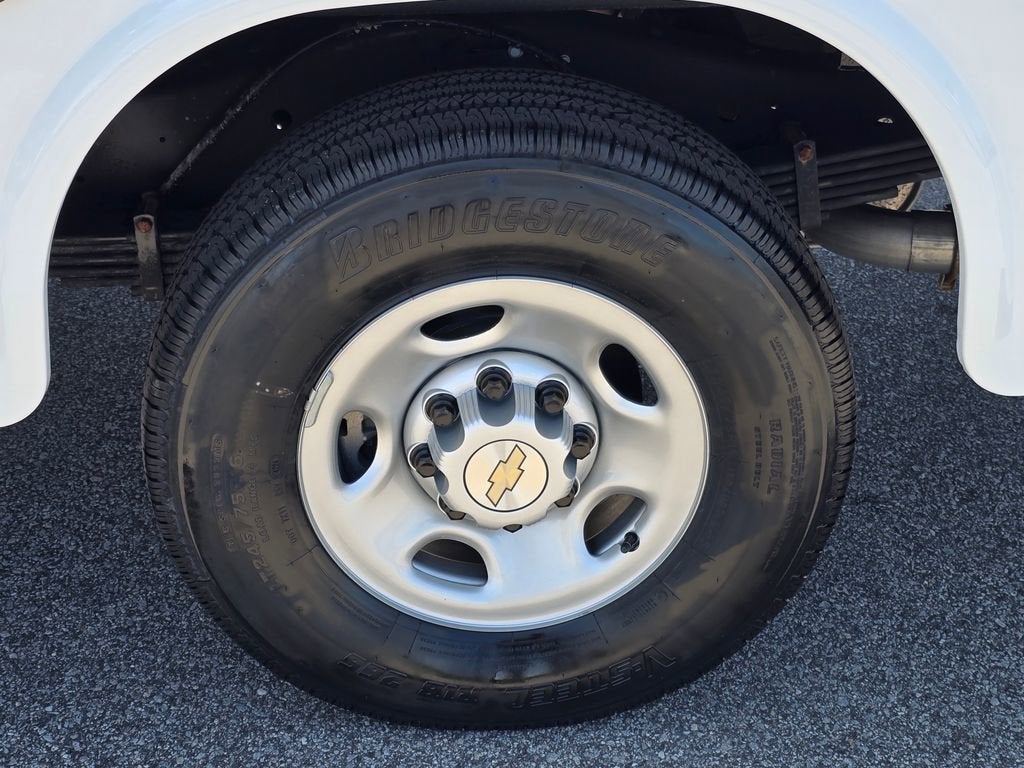 2025 Chevrolet Express Cutaway 3500 1WT