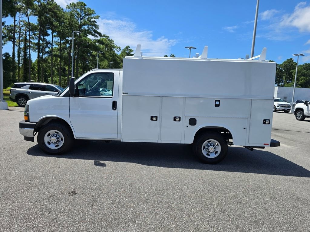 2025 Chevrolet Express Cutaway 3500 1WT