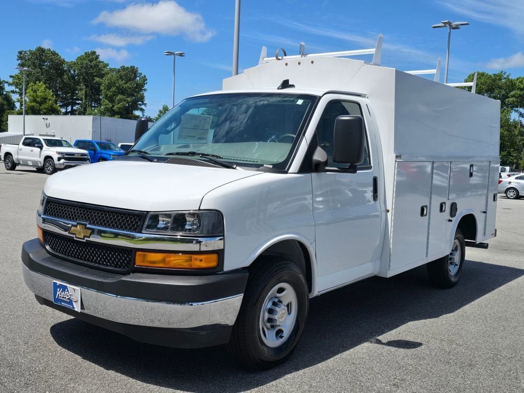 2025 Chevrolet Express Cutaway 3500 1WT