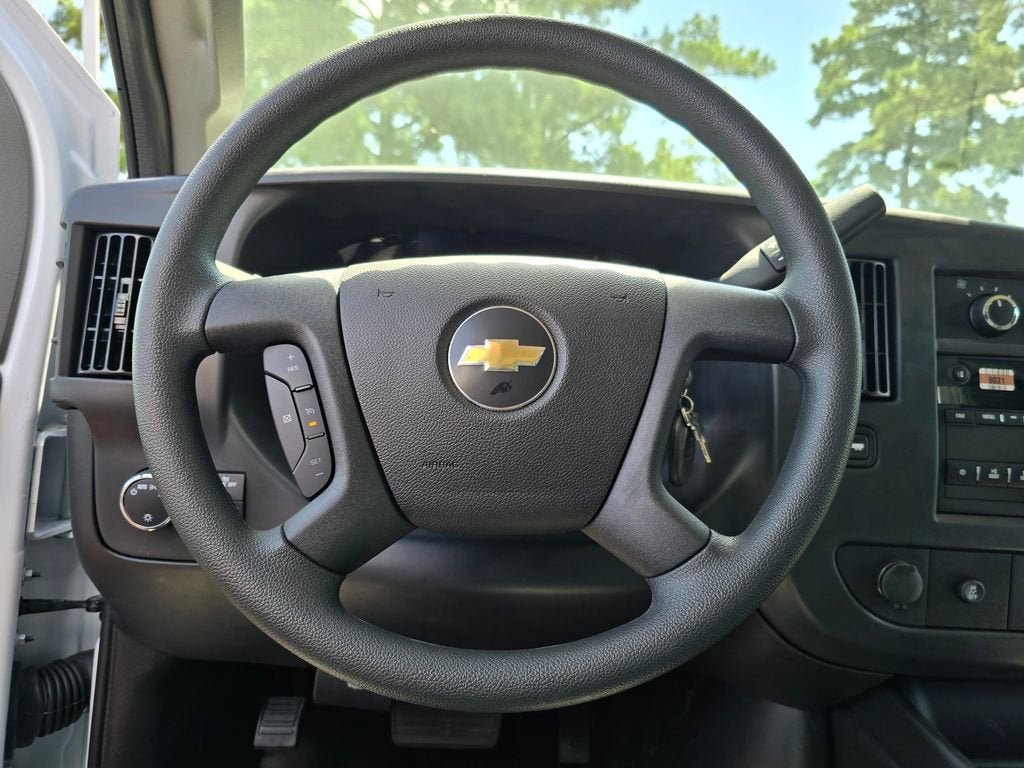 2025 Chevrolet Express Cutaway 3500 1WT