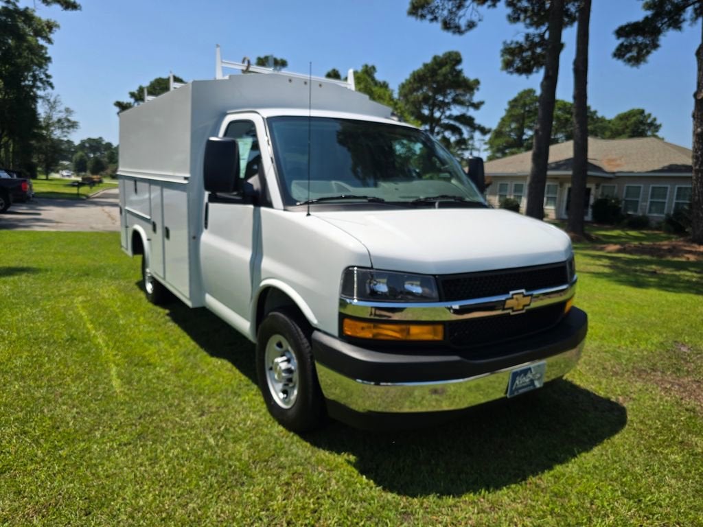 2025 Chevrolet Express Cutaway 3500 1WT
