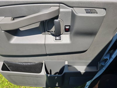 2025 Chevrolet Express Cutaway 3500 1WT