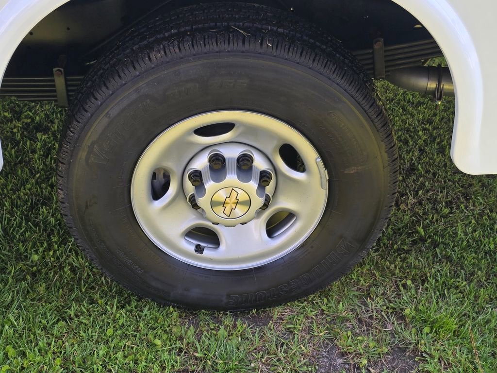 2025 Chevrolet Express Cutaway 3500 1WT