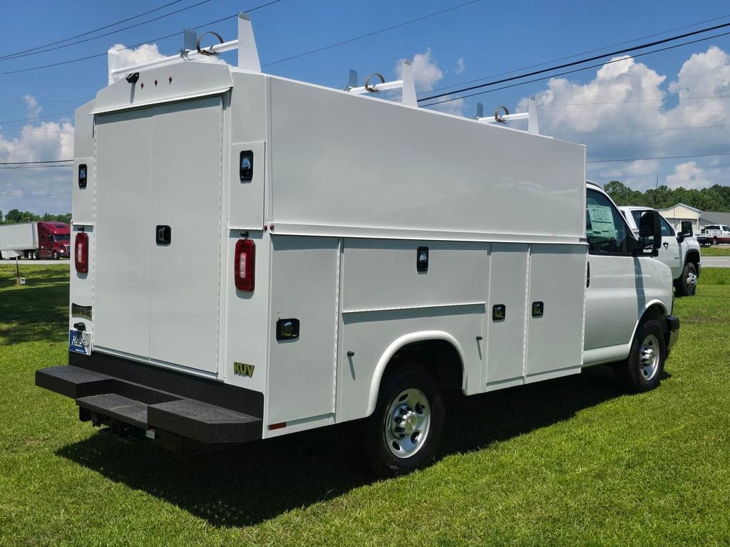 2025 Chevrolet Express Cutaway 3500 1WT