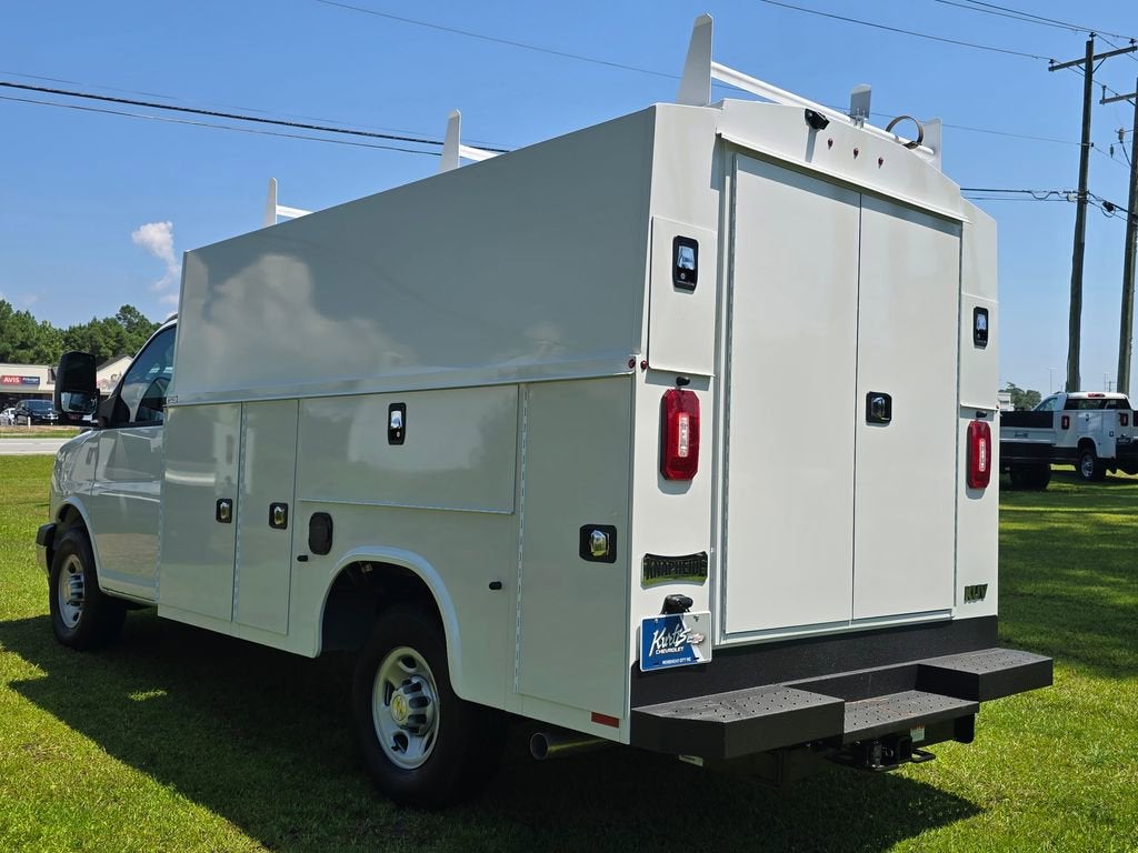 2025 Chevrolet Express Cutaway 3500 1WT