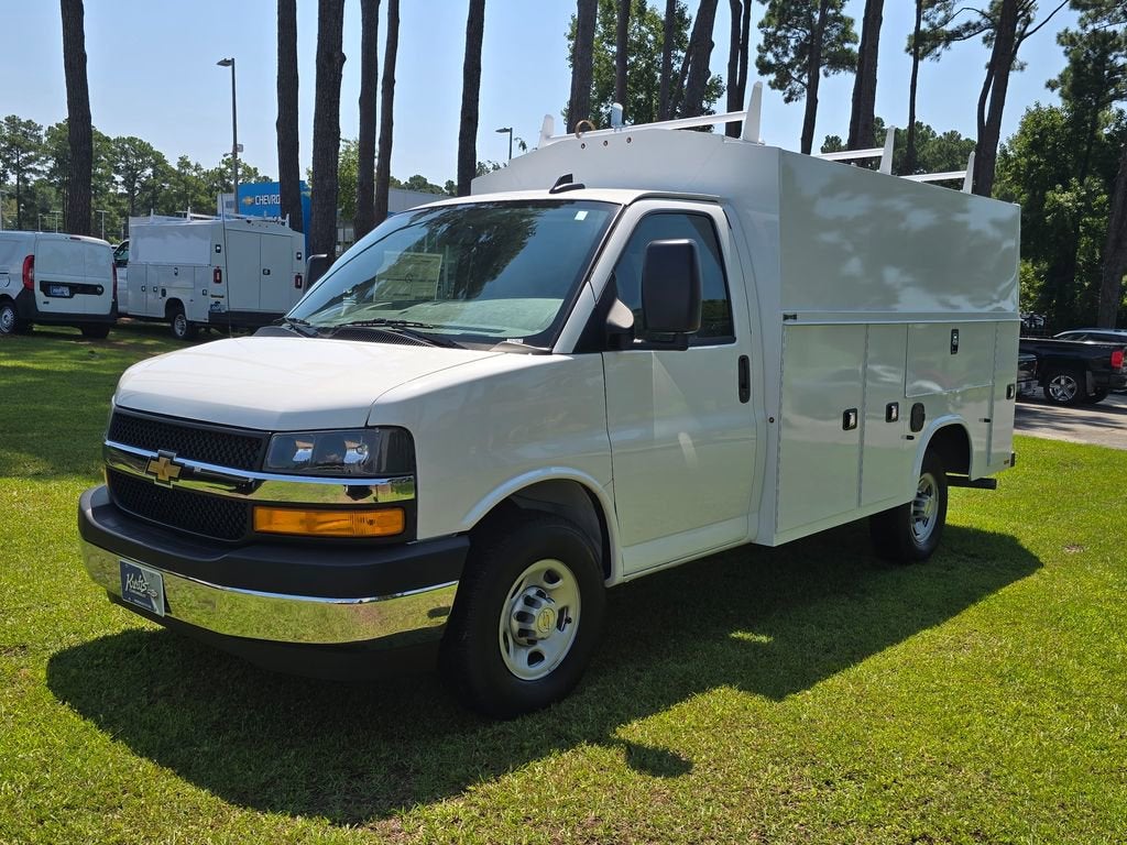 2025 Chevrolet Express Cutaway 3500 1WT