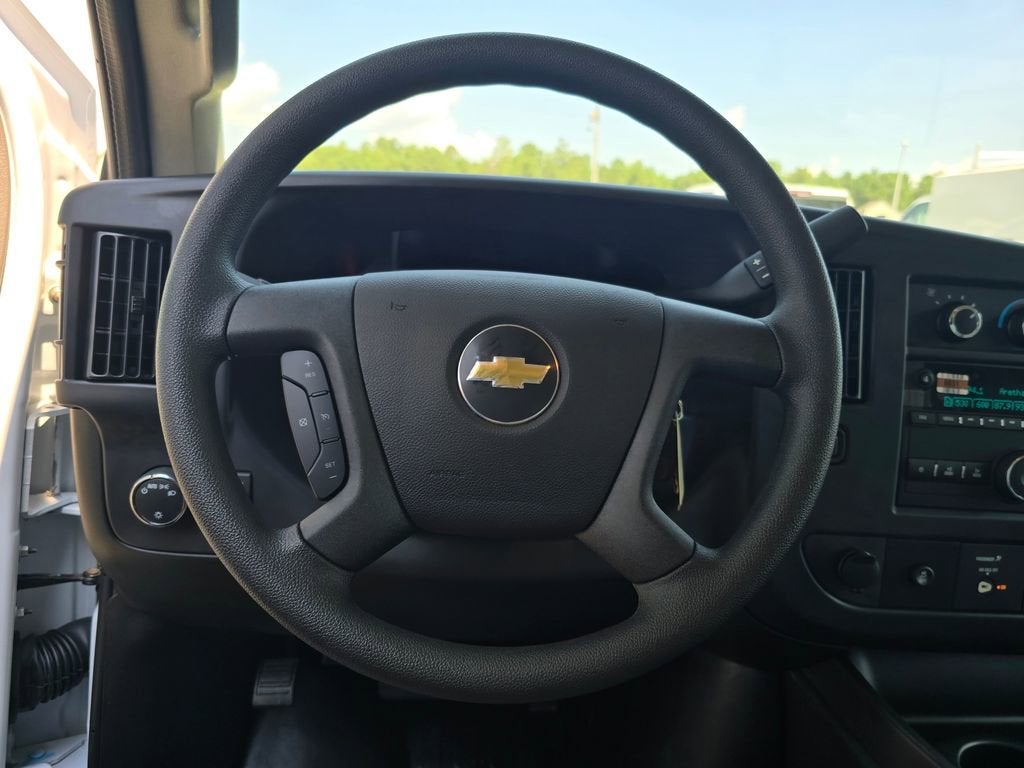 2025 Chevrolet Express Cutaway 3500 1WT