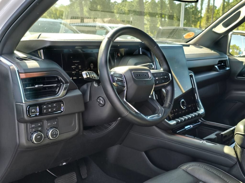 2025 GMC Yukon Denali - Photo 13