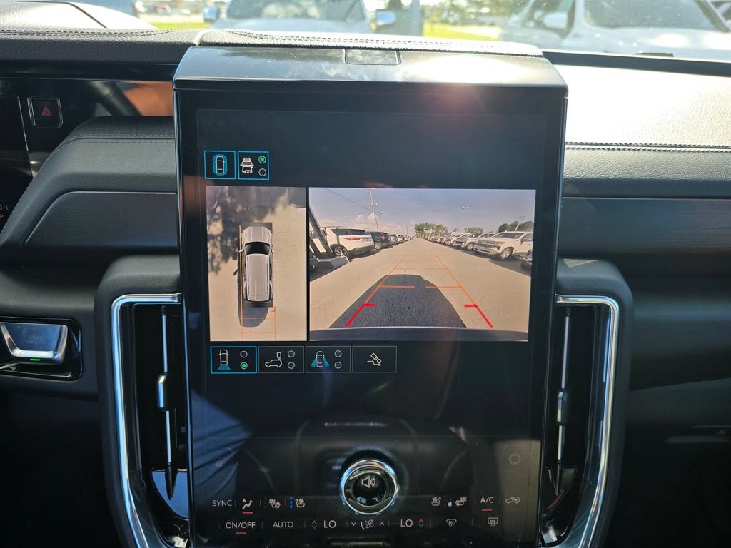 2025 GMC Yukon Denali - Photo 21